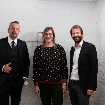 Gedenkredner Robert Kratky (links) mit Cornelia Weißensteiner, Beauftragte für Jugendpastoral im Dekanat Weyer, Reinhard Fischer, Regionskoordinator der kj oö in der Region Ennstal © kj oö (honorarfrei)