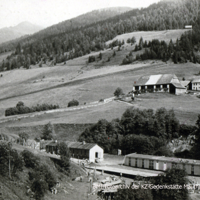 Bretstein Fernaufnahme Lagerkomplex