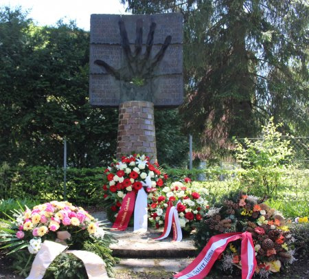 Gedenkfeier beim Mahnmal für Roma und Sinti in Salzburg © MKÖ